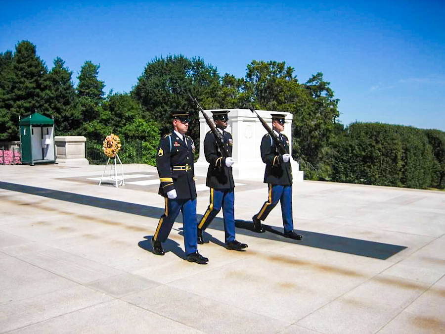 things to do in arlington, va - watch the changing of the guard at arlington national cemetery