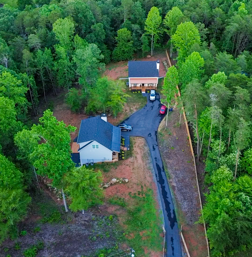 Looking for a place to stay in North Georgia this summer, then check out this AirBNB located in Clarkesville, Georgia just minutes from Helen, Georgia.