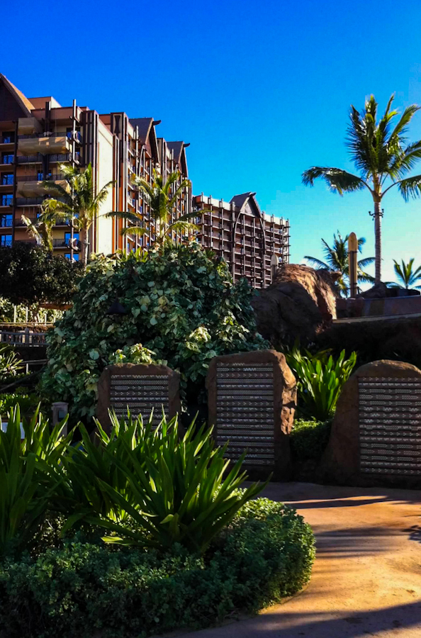 The Aulani Character Breakfast in Hawaii at Disney’s Aulani Resort is a must if you are here for your honeymoon in Hawaii or your family Hawaii vacation. Here I breakdown all you need to know about the Aulani Character Breakfast and my review.