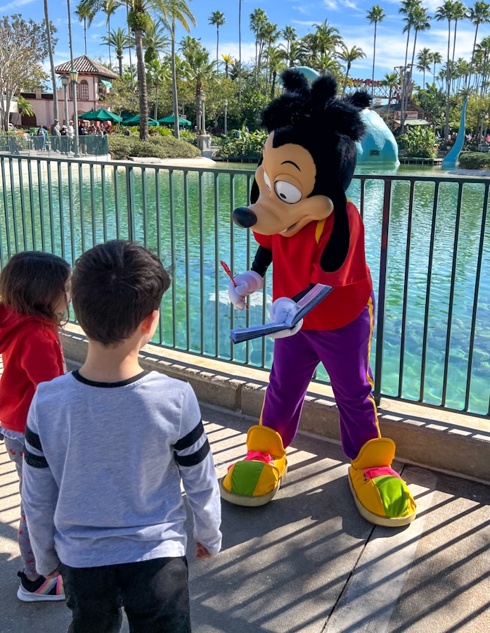 kids meeting max from Disney's A Goofy Movie in Hollywood Studios